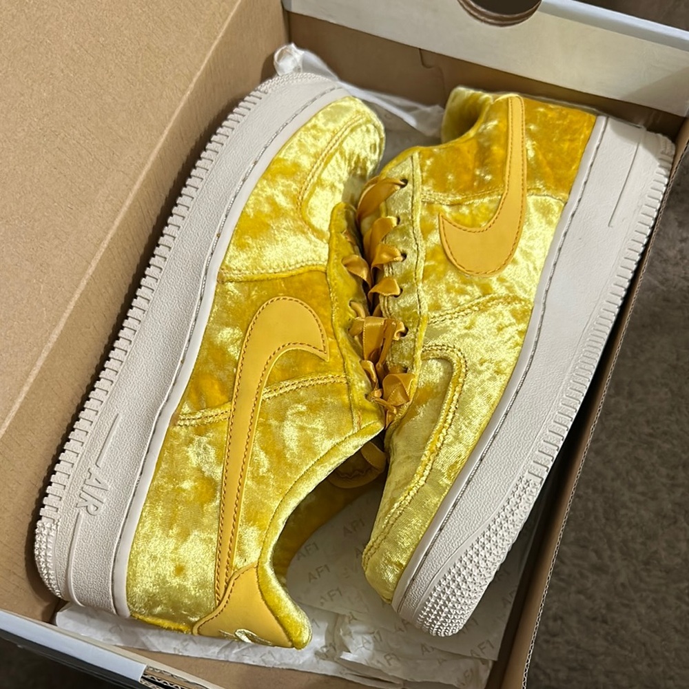 2018
Air Force 1 LV8 GS 'Mineral Gold'